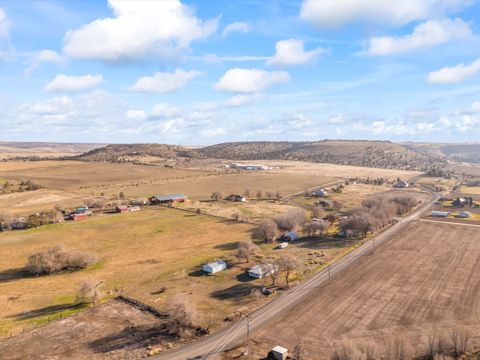 Tiny photo for 9581 NE Gateway Avenue, Madras, OR 97741 (MLS # 220214245)