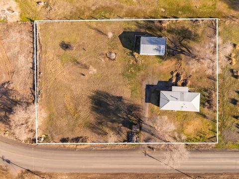 Tiny photo for 9581 NE Gateway Avenue, Madras, OR 97741 (MLS # 220214245)