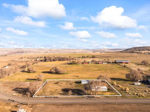 Tiny photo for 9581 NE Gateway Avenue, Madras, OR 97741 (MLS # 220214245)