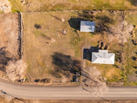 Tiny photo for 9581 NE Gateway Avenue, Madras, OR 97741 (MLS # 220214245)