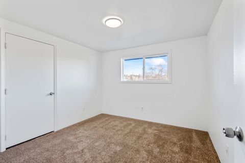 Tiny photo for 9581 NE Gateway Avenue, Madras, OR 97741 (MLS # 220214245)