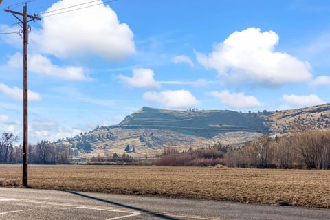 Tiny photo for 9581 NE Gateway Avenue, Madras, OR 97741 (MLS # 220214245)