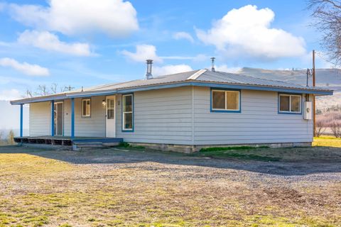 Tiny photo for 9581 NE Gateway Avenue, Madras, OR 97741 (MLS # 220214245)