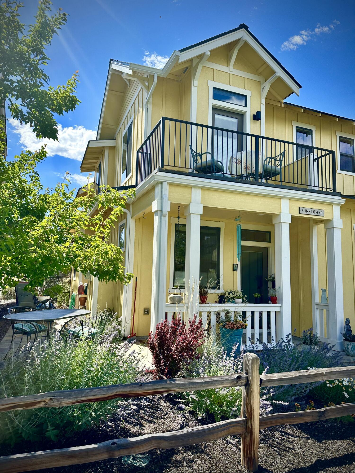 1112 N Wildflower Lane
