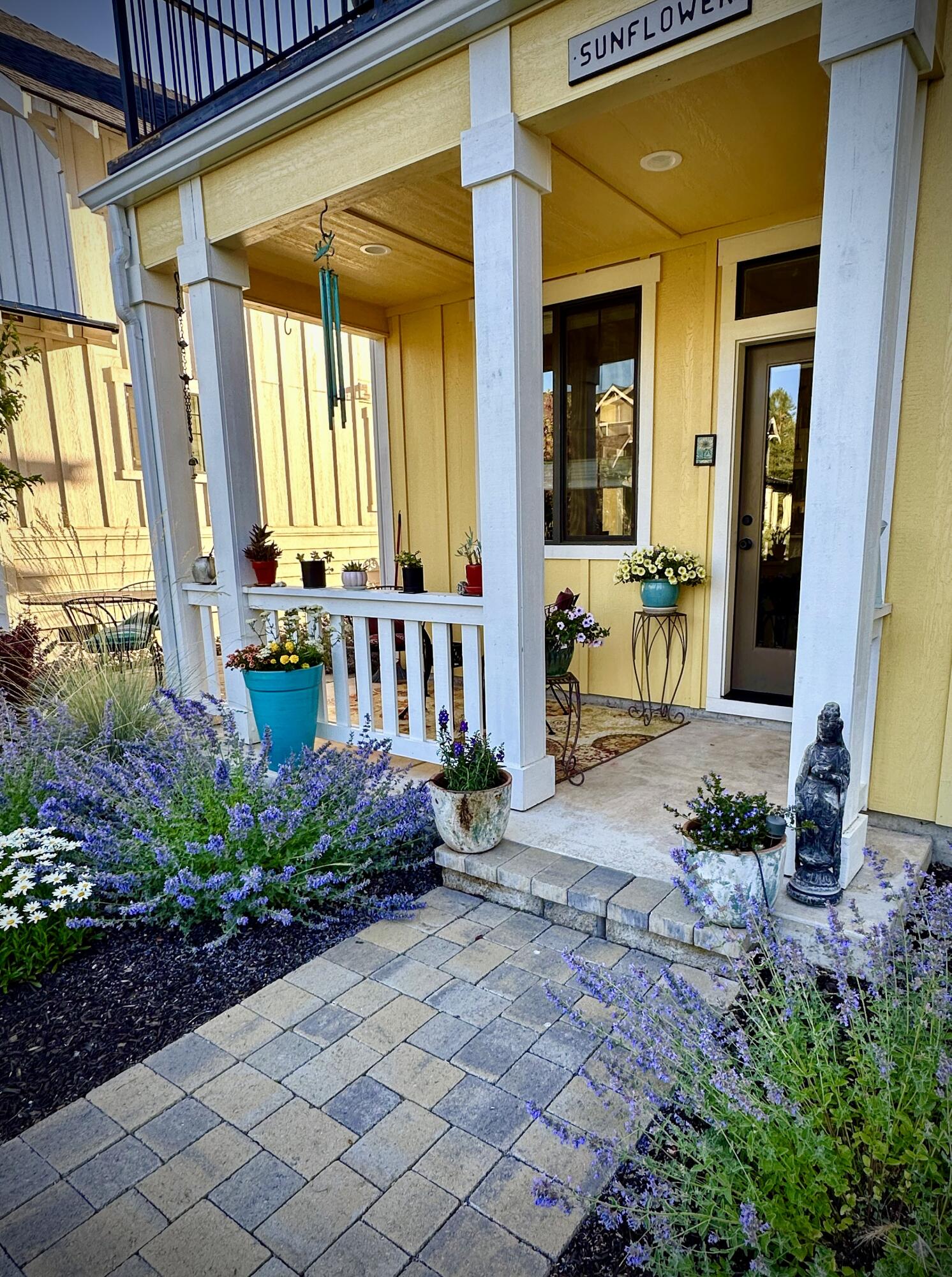 1112 N Wildflower Lane