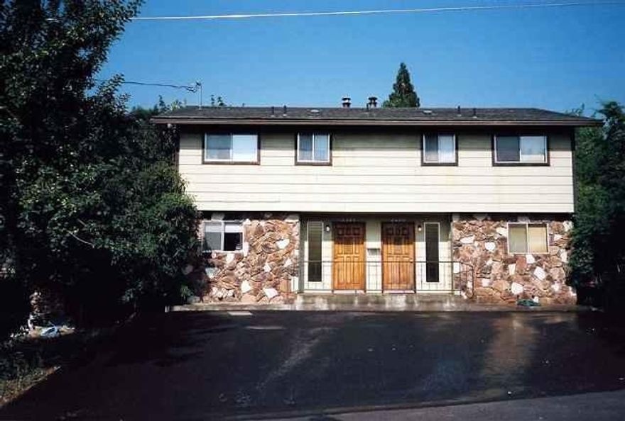 Good Terms. Very Nice Units. 2 Bedroom 1 1/2 Bath. Townhouse Style. Newer Kitchen Appliances.550.00 Rents Each. Owner Pays W/S & Trash. Seller Is Oregon Licensed Realtor.May Be Subject To 1031 Tax Deferred Exchange. Cash, Conventional Or Owner To Carry. Call For Details Motivated Sellers! Open To Offers. Rents Are $550 Each Side.2226 Has Tenant Call 810-3145, 2228 Vacant Has Lock Box