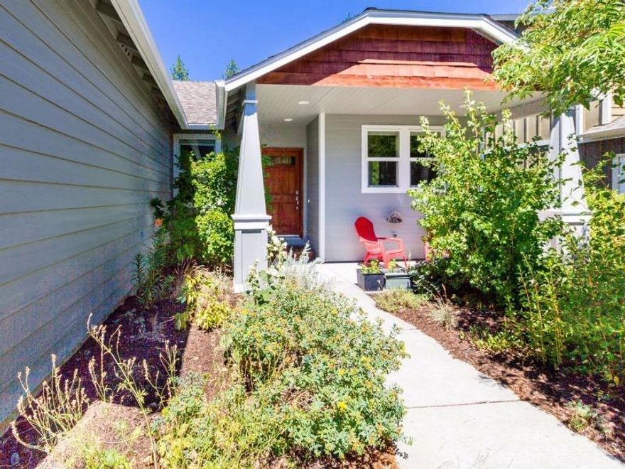 Private single level craftsman located in the heart of RiverRim w/ common areas and trails! Spacious living floor plan w/ walls of windows & updates. Native landscaping, patio for entertaining, raised beds, and fully fenced! All w/in minutes of Brookswood Plaza Dining & Shopping District, the River Trail, Wildflower Park, Old Mill, and Downtown Bend! Pride of ownership! A must see!