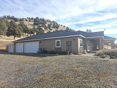 Photo of 11435 Hill Road, Klamath Falls, OR 97603 (MLS # 220211965)