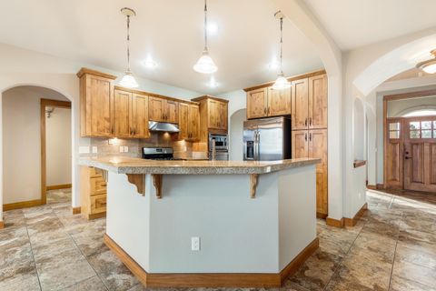 Tiny photo for 63112 Turret Court, Bend, OR 97701 (MLS # 220213552)