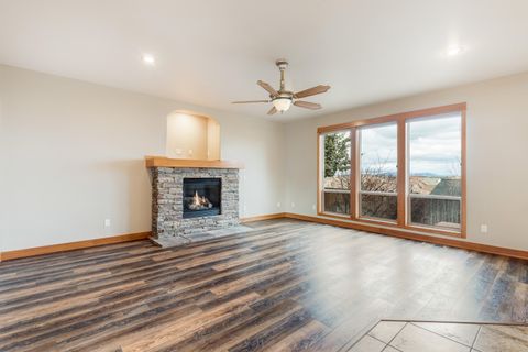 Tiny photo for 63112 Turret Court, Bend, OR 97701 (MLS # 220213552)