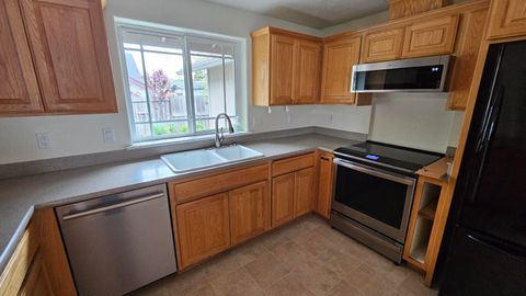 Tiny photo for 2717 SW Acres Road, Grants Pass, OR 97527 (MLS # 220219322)