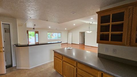 Tiny photo for 2717 SW Acres Road, Grants Pass, OR 97527 (MLS # 220219322)