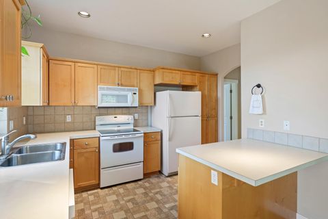 Tiny photo for 2221 NE Indigo Lane, Bend, OR 97701 (MLS # 220219680)