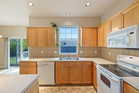 Tiny photo for 2221 NE Indigo Lane, Bend, OR 97701 (MLS # 220219680)