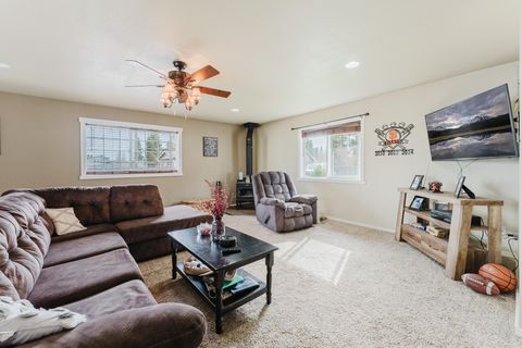 Tiny photo for 51332 Preble Way, La Pine, OR 97739 (MLS # 220219926)