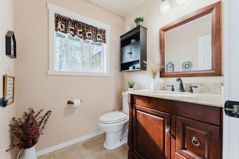 Tiny photo for 51332 Preble Way, La Pine, OR 97739 (MLS # 220219926)