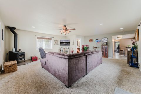 Tiny photo for 51332 Preble Way, La Pine, OR 97739 (MLS # 220219926)