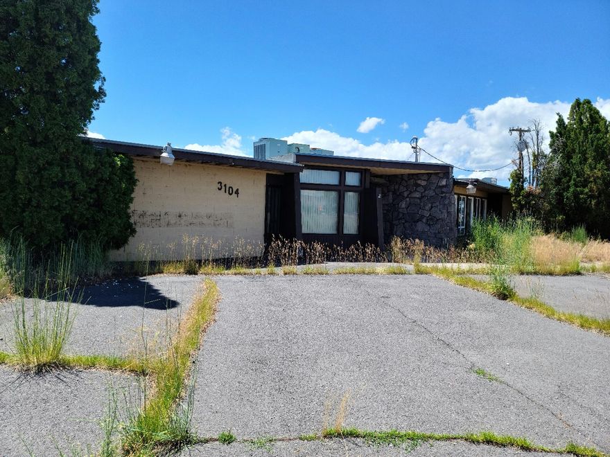 Great potential with this industrial building located right on a busy highway. 4,860 sq.ft. of space, office areas, 2 restroom facilities, open workspace and plenty of room for storage. 2 bay doors, wired for 3 phase electrical. Has septic, but public sewer is available for hook-up. Make an appointment today!