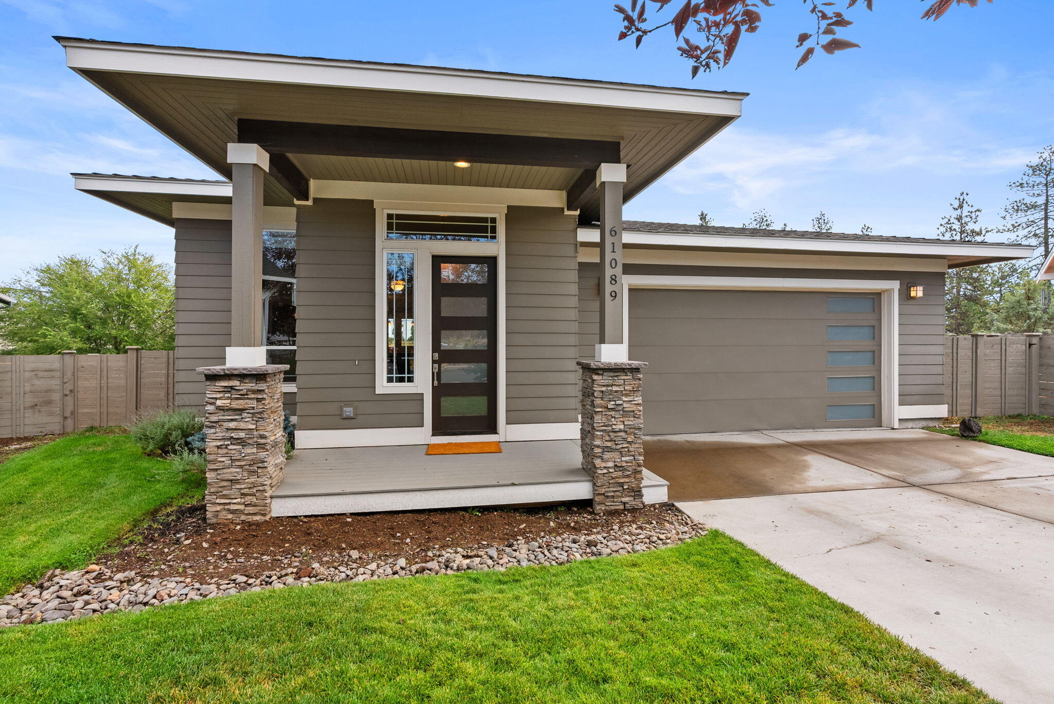 61089 SE Echo Lake Court