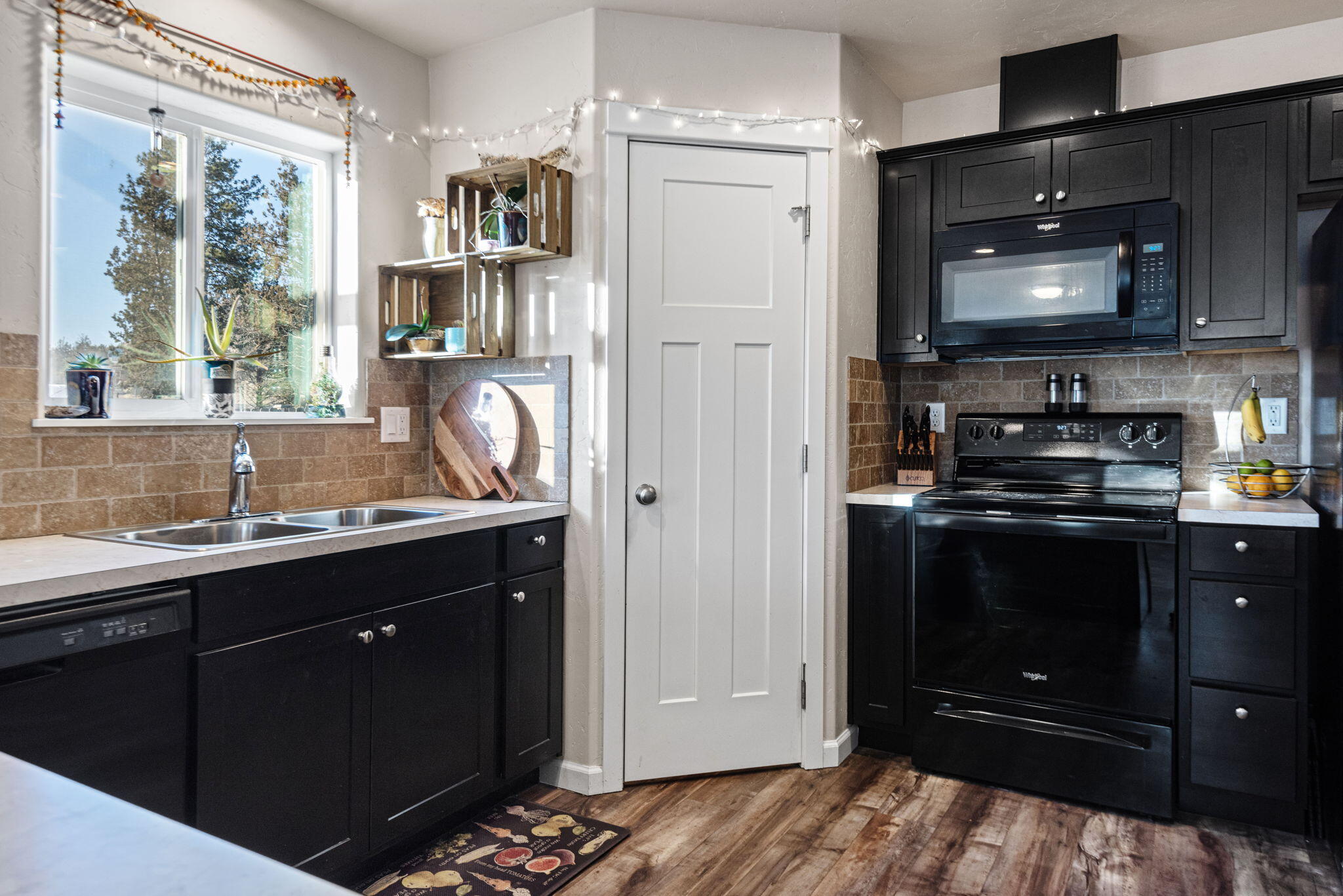 Townsite Of Laidlaw - Residential