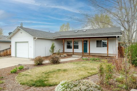 Photo of 2807 SW 23rd Street, Redmond, OR 97756 (MLS # 220219768)