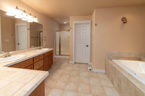 Tiny photo for 2409 NW Quinn Creek Loop, Bend, OR 97703 (MLS # 220211487)