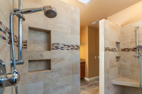 Tiny photo for 2409 NW Quinn Creek Loop, Bend, OR 97703 (MLS # 220211487)