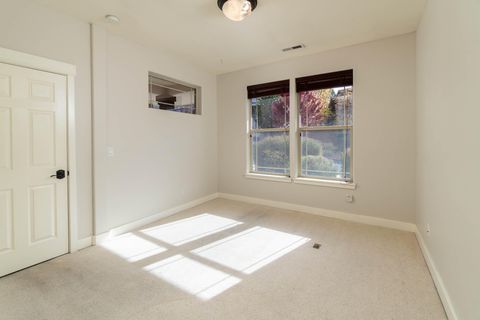 Tiny photo for 2409 NW Quinn Creek Loop, Bend, OR 97703 (MLS # 220211487)