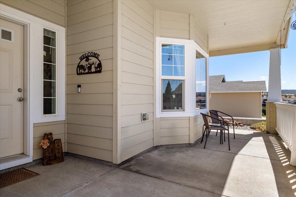 853 NE Cobblestone Court