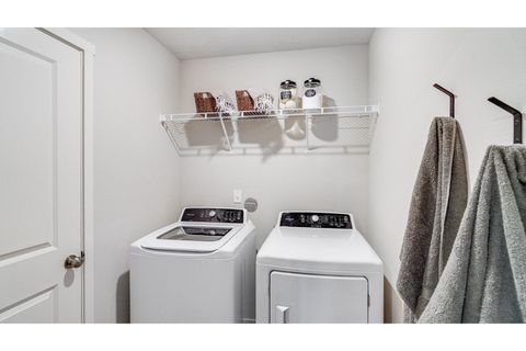Tiny photo for 51788 Morning Pine Dr Pne, La Pine, OR 97739 (MLS # 220209771)