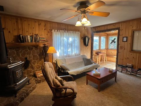 Tiny photo for 107 S 3rd Avenue, Chiloquin, OR 97624 (MLS # 220211036)