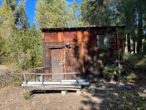 Tiny photo for 107 S 3rd Avenue, Chiloquin, OR 97624 (MLS # 220211036)
