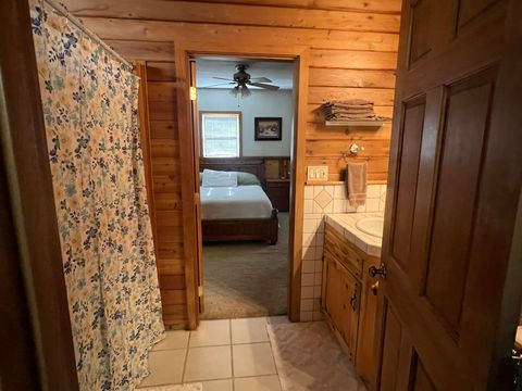 Tiny photo for 107 S 3rd Avenue, Chiloquin, OR 97624 (MLS # 220211036)