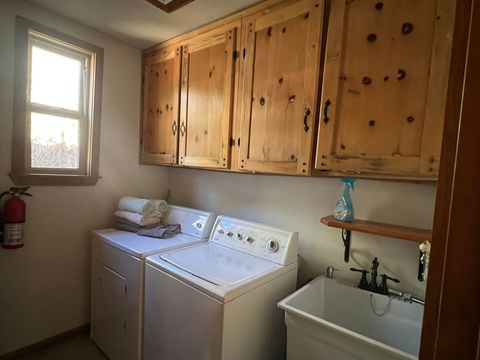 Tiny photo for 107 S 3rd Avenue, Chiloquin, OR 97624 (MLS # 220211036)