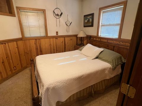 Tiny photo for 107 S 3rd Avenue, Chiloquin, OR 97624 (MLS # 220211036)