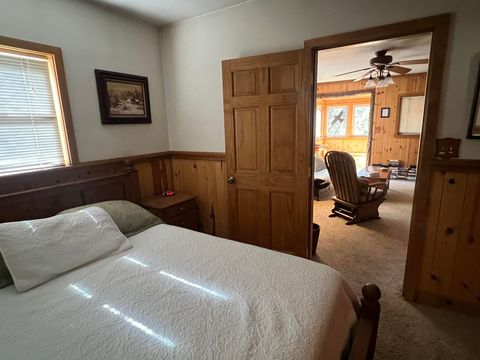 Tiny photo for 107 S 3rd Avenue, Chiloquin, OR 97624 (MLS # 220211036)