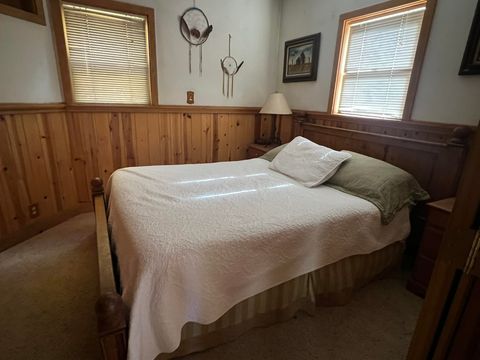 Tiny photo for 107 S 3rd Avenue, Chiloquin, OR 97624 (MLS # 220211036)