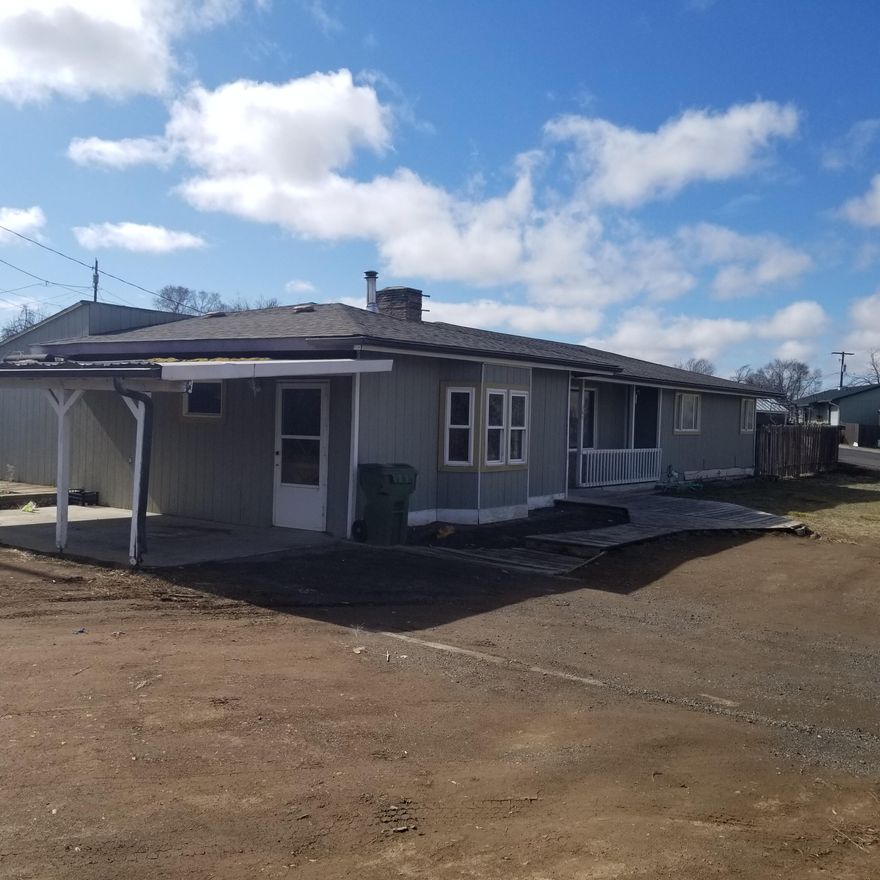 AFFORDABLE HOME WITH MANY NICE QUALITIES.  NEWER ROOF, CENTRAL HEAT/COOL, AND WINDOWS.  NICE LARGE, FENCED IN BACKYARD.  HARDWOOD FLOORS IN MAIN LIVING AND ALL BEDROOMS.  OPEN KITCHEN AND DINING AREA.  ADDITIONAL SUNKEN FAMILY ROOM AND A NICE EXTRA SMALLER ROOM THAT COULD BE AN OFFICE OR FOURTH BEDROOM.  NICE STORAGE SHED IN BACKYARD.  A LITTLE FREST PAINT AND YARDWORK AND YOU HAVE A VERY SPECIAL JEWEL AT A GOOD PRICE.  CALL YOUR FAVORITE REALTOR TODAY AND DON'T MISS OUT!!!