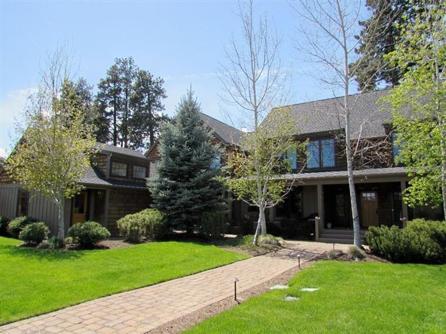 Cascade Mountain and Meadow views captured from this charming Pine Meadow Village second-level condo. Built in 2000, offers clubhouse with pool and Jacuzzi, water features throughout the community. Located in downtown Sisters with easy access to events, shopping and to recreational trails.