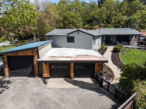 Tiny photo for 524 N Berkeley Way, Medford, OR 97504 (MLS # 220219527)