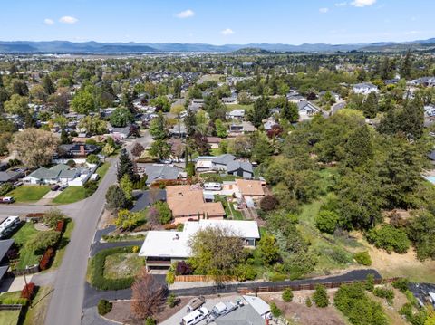 Tiny photo for 524 N Berkeley Way, Medford, OR 97504 (MLS # 220219527)