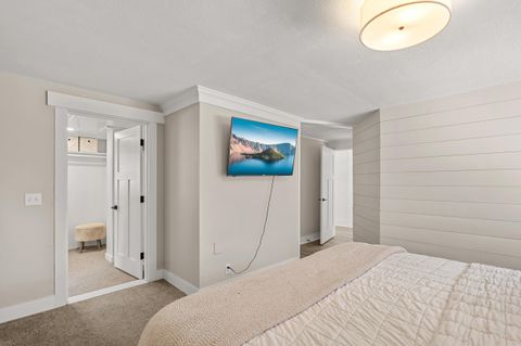 Tiny photo for 524 N Berkeley Way, Medford, OR 97504 (MLS # 220219527)