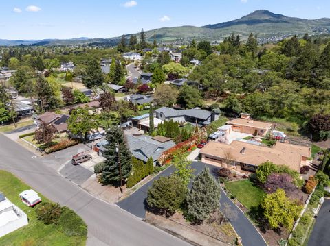 Tiny photo for 524 N Berkeley Way, Medford, OR 97504 (MLS # 220219527)