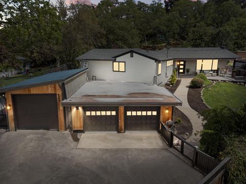 Photo of 524 N Berkeley Way, Medford, OR 97504 (MLS # 220219527)