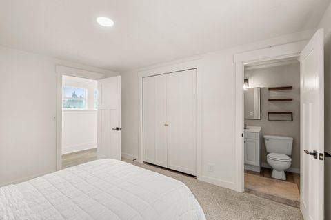 Tiny photo for 524 N Berkeley Way, Medford, OR 97504 (MLS # 220219527)