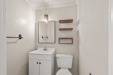 Tiny photo for 524 N Berkeley Way, Medford, OR 97504 (MLS # 220219527)