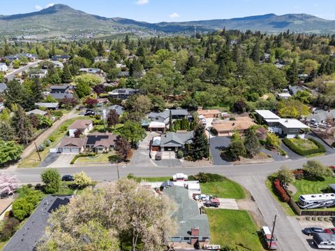 Tiny photo for 524 N Berkeley Way, Medford, OR 97504 (MLS # 220219527)