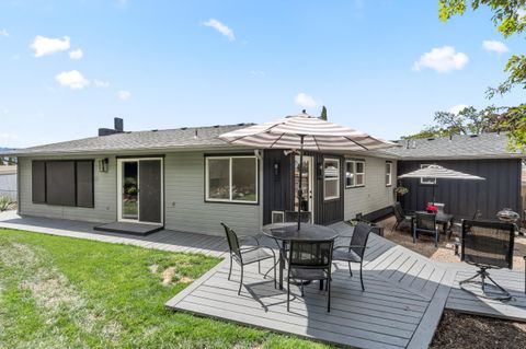 Tiny photo for 524 N Berkeley Way, Medford, OR 97504 (MLS # 220219527)