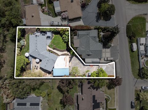 Tiny photo for 524 N Berkeley Way, Medford, OR 97504 (MLS # 220219527)
