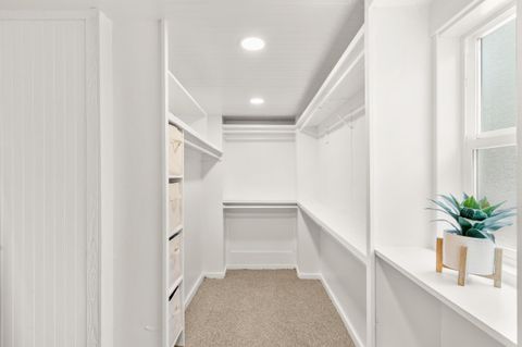 Tiny photo for 524 N Berkeley Way, Medford, OR 97504 (MLS # 220219527)